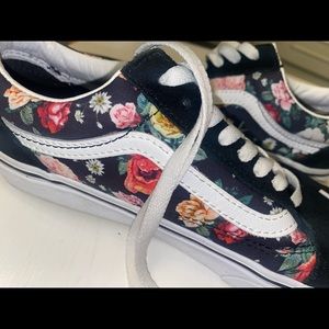 Like-new, black & floral Floral Vans; Women’s 8.5